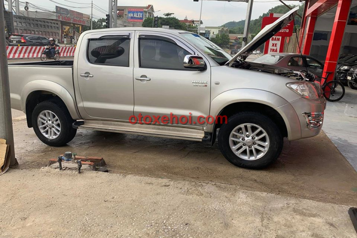 Toyota HiLux 4x4 Review  Drive