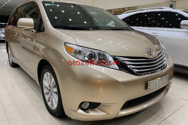 2011 Toyota Sienna Interior Review  Seating Infotainment Dashboard and  Features  CarIndigocom